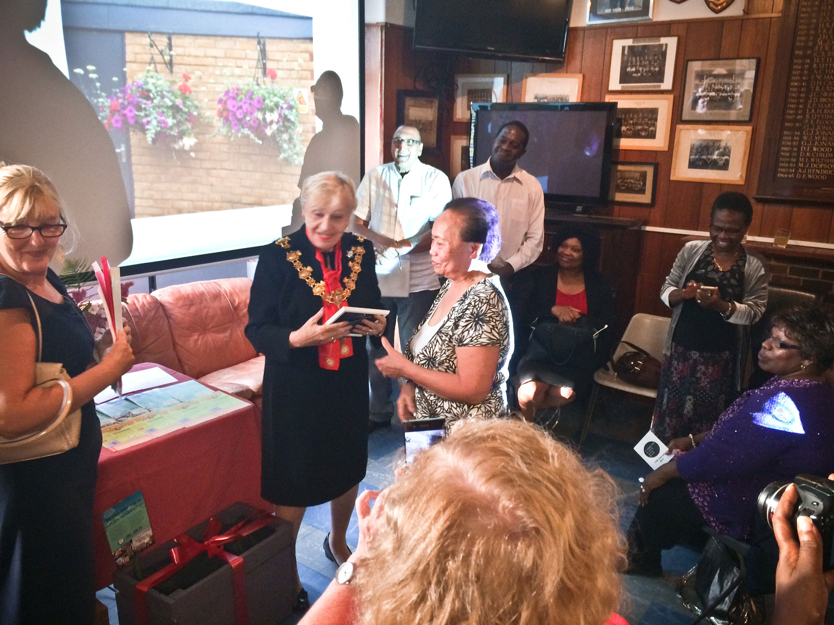 Mayor Toni Lets presents Lorna Tooze with her trophy