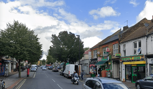 Police hunt attackers over Thornton Heath stabbing